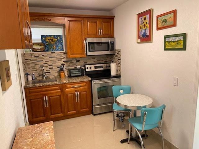 Rim Canal Cottage 'Yellow House' With Canal Views & Boat Dock Cottage オキーチョビー エクステリア 写真